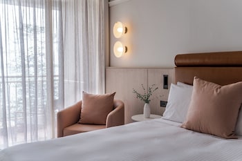 Premium Room, 2 Queen Beds, Club Lounge Access, Pool View (Balcony)
