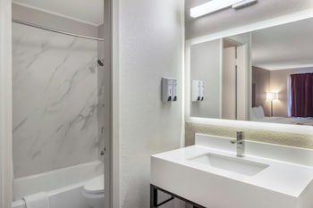 Deluxe Room, 2 Queen Beds, Non Smoking