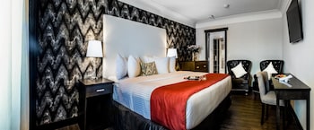 Suite, 1 King Bed, Non Smoking, Jetted Tub (Living Room;with Sofabed)