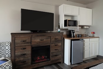 2 Queen Beds Lakeview - Upper Floor - Balcony - 3rd - 5th Floor - with unobstructed view