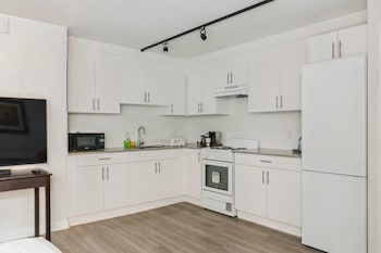 Studio Suite with Kitchenette, 1 Queen Bed, Non Smoking
