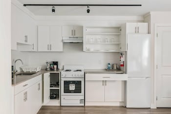 Studio Suite with Kitchenette, 1 Queen Bed, Non Smoking