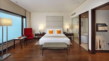 Deluxe Ocean View Suites