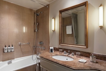 Superior Room, 1 King Bed