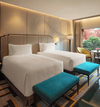 Royal Room, 1 Twin Bed
