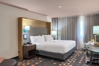 Standard Room, 1 King Bed, Accessible (Mobility)