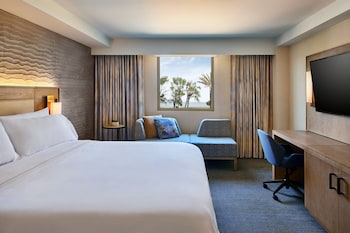 Executive Suite, 1 King Bed with Sofa bed, Non Smoking