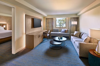 Junior Suite, 1 King Bed with Sofa bed, Non Smoking