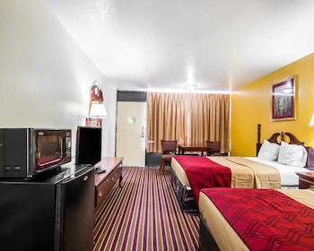 Room, 2 Queen Beds, Non Smoking