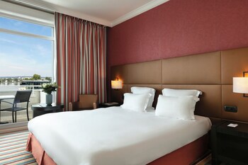 Superior Room, Lakeside