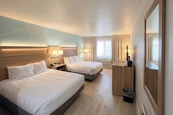 Standard Room, 2 Queen Beds, Non Smoking