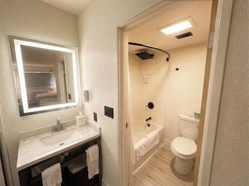 Standard Room, 2 Queen Beds, Non Smoking
