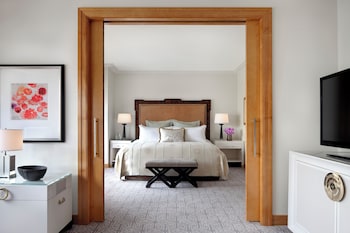 Executive Suite, 1 King Bed, Accessible, Tower