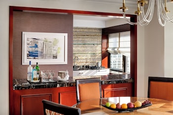 Suite, 2 Bedrooms, Corner (Corner)