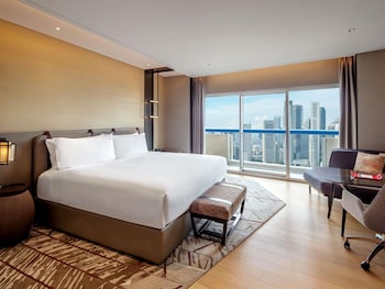 Swiss Marina Bay, 1 King Plus, High Floor, Balcony, Marina Bay View