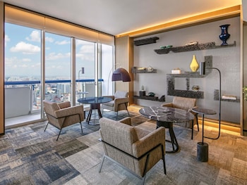 Crest Suite Marina Bay, 1 King, L65 Lounge Access, High Floor, 2 Balconies, Marina Bay View