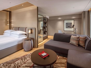Signature Suite, 1 King, 2 Balconies, City View