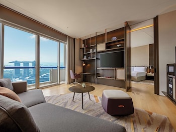 Crest Suite Marina Bay, 1 King, L65 Lounge Access, High Floor, 2 Balconies, Marina Bay View