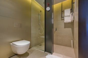 Executive, 2 Doubles, L65 Lounge Access, High Floor, Balcony, City View