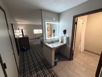 Room, 1 Queen Bed, Accessible, Non Smoking (Bathtub W/grab Bars)