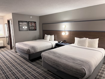 Room, 2 Queen Beds, Non Smoking, Pool View