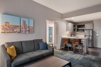 Deluxe Suite, 1 King Bed, Non Smoking