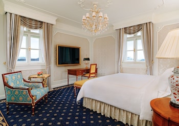 Deluxe Room, 1 King Bed
