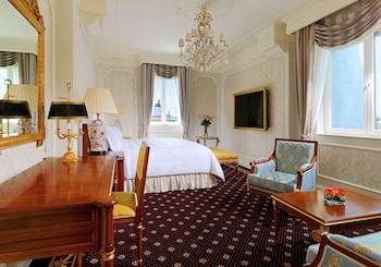 Deluxe Room, 1 King Bed