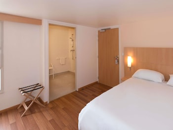 Standard Room (Accessible)