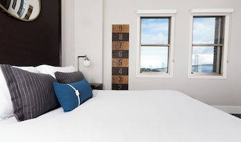 Room, 1 King Bed (Waterfront)