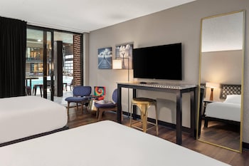 Standard Room, 2 Queen Beds, Non Smoking, Poolside