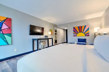 Standard Room, 1 King Bed, Non Smoking, Patio (Courtyard View)