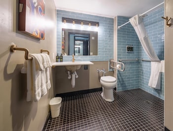 Room, 2 Queen Beds, Roll-in Shower, Non Smoking