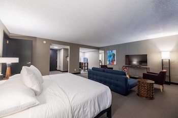 Suite, Multiple Beds, Non Smoking, Balcony (Pool View)