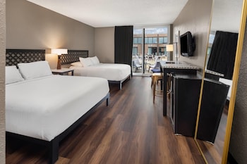 Standard Room, 2 Queen Beds, Non Smoking, Patio (Courtyard View)