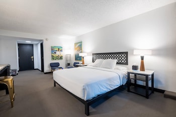 Standard Room, 1 King Bed, Non Smoking, Balcony