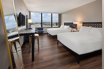 Room, 2 Queen Beds, Roll-in Shower, Non Smoking