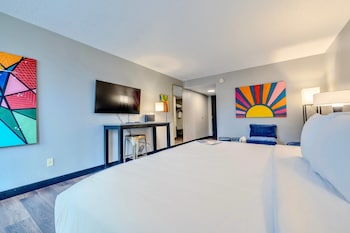 Standard Room, 1 King Bed, Non Smoking, Patio (Courtyard View)