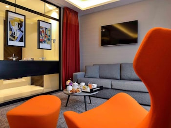 Deluxe Room, 1 King Bed (Darcy Square view)