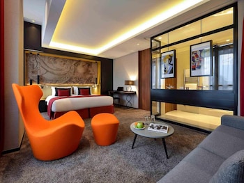 Deluxe Room, 1 King Bed (Darcy Square view)
