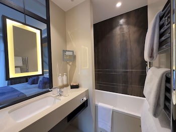 Premium Room, 1 King Bed