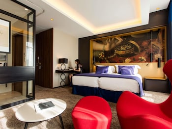 Deluxe Twin Room, 2 Twin Beds (Darcy Square view)