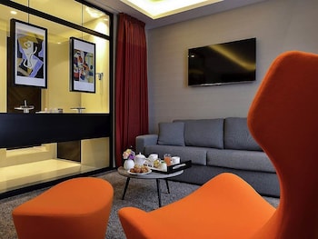 Deluxe Room, 1 King Bed (Darcy Square view)
