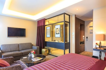 Deluxe Room, 1 King Bed (Darcy Square view)