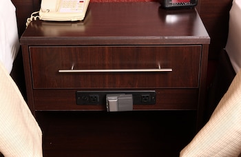 Premium Room, 1 King Bed (Upgraded Bedding & Snack, Smoke Free)