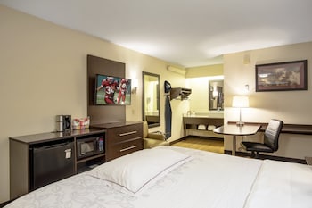 Premium Room, 1 King Bed (Upgraded Bedding & Snack, Smoke Free)