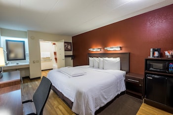 Premium Room, 1 King Bed (Upgraded Bedding & Snack, Smoke Free)