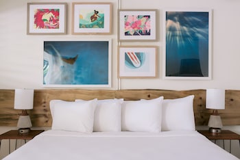 Room, 1 King Bed, Poolside