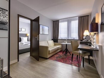 Junior Suite, 1 Double Bed (private bathroom with shower and tub)