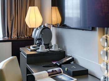 Junior Suite, 1 Double Bed (private bathroom with shower and tub)